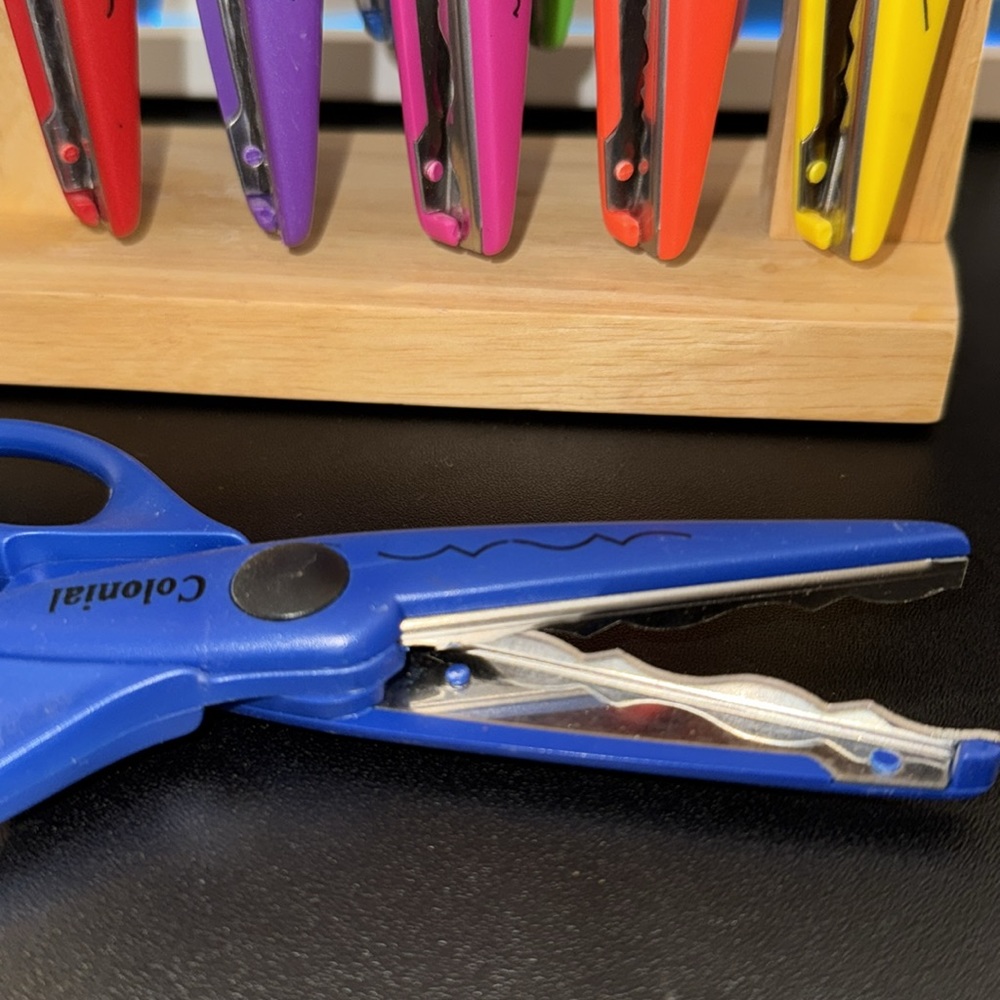 Craft Scissors, 12 different Cutting Designs, EUC - Picture 10 of 16